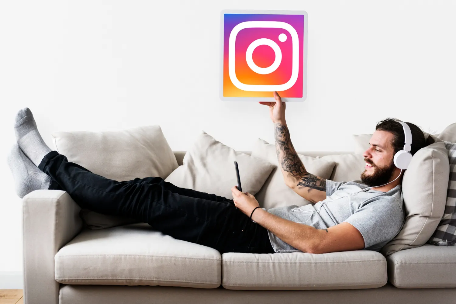 barbat care sta pe instagram