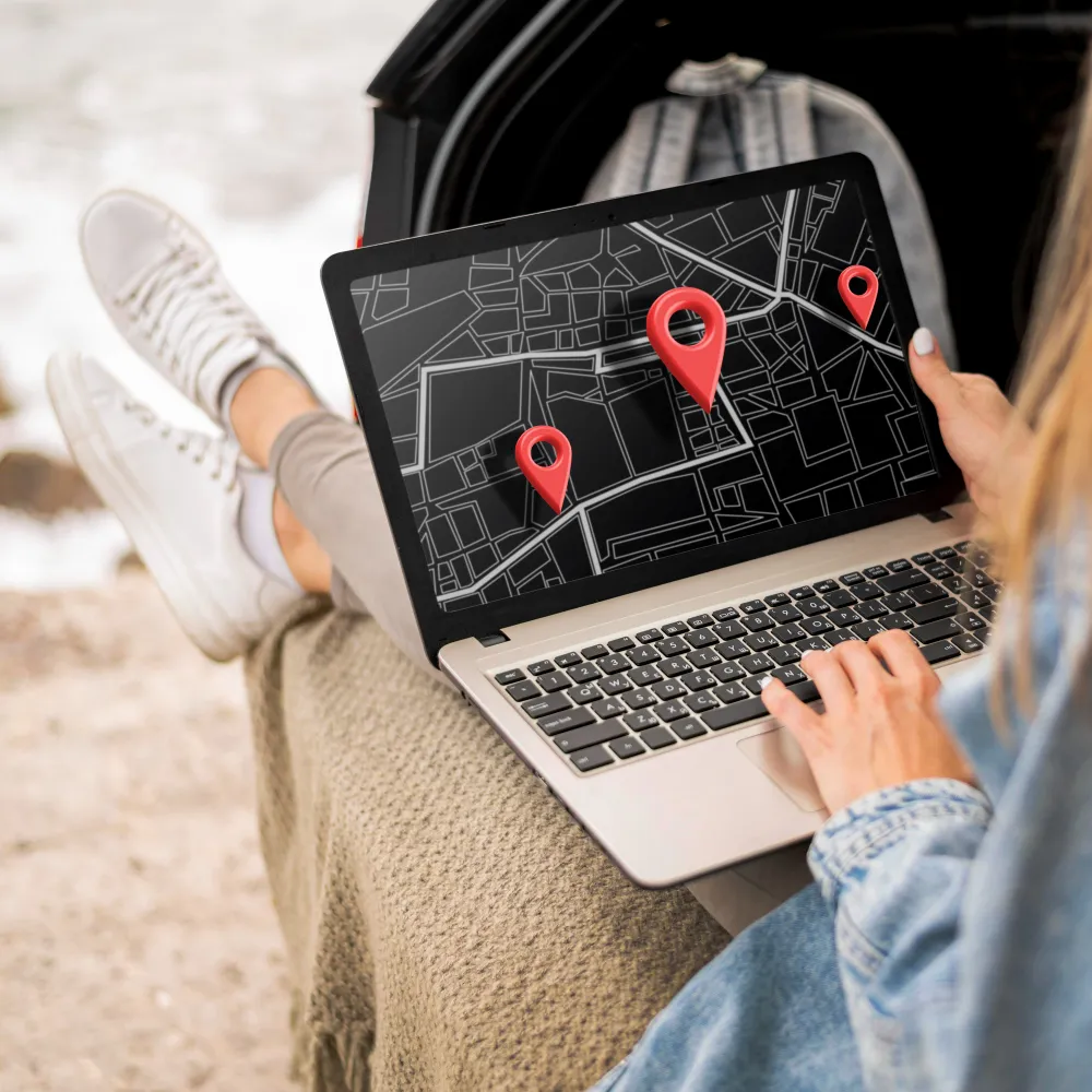 Servicii SEO local afișate pe hartă cu pini de locație în Google Maps